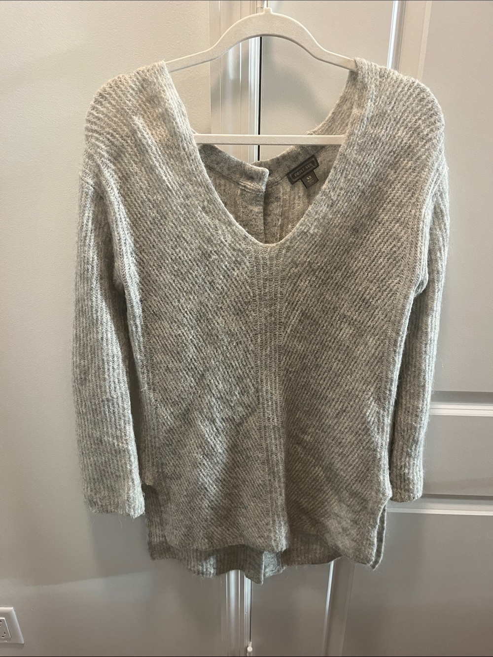 Point Sur Light Gray V-Neck Ribbed Knit Sweater